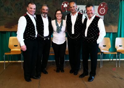 Männerquartett und Sabrina von der Öffentlichkeitsarbeit