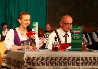 Moderation: Paula und Peter Nöhrer